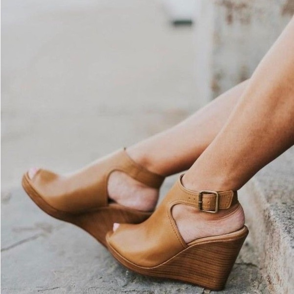 Johnston & Murphy Mila ankle strap wedge